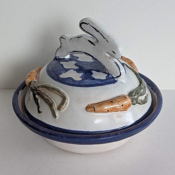 Easter Studio Pottery lidded cheese dish bunny handle Ceramic Easter Carrot - Picture 3 of 12